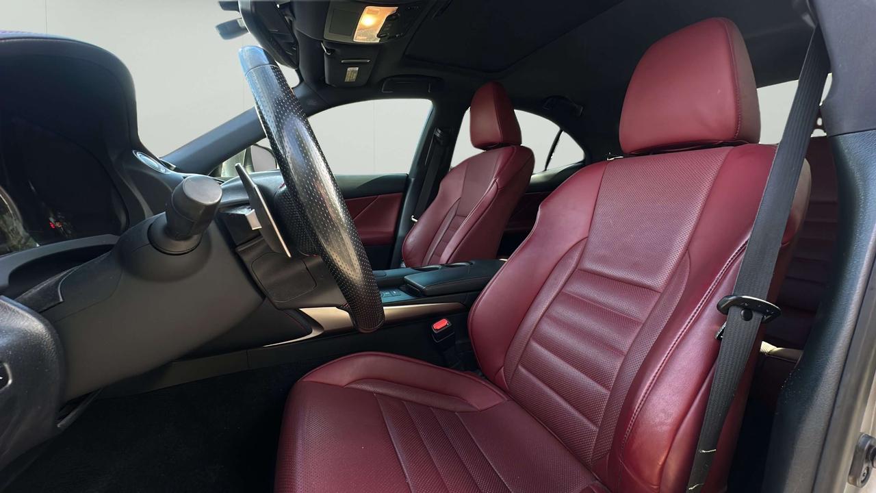 2016 Lexus IS 300 Photo