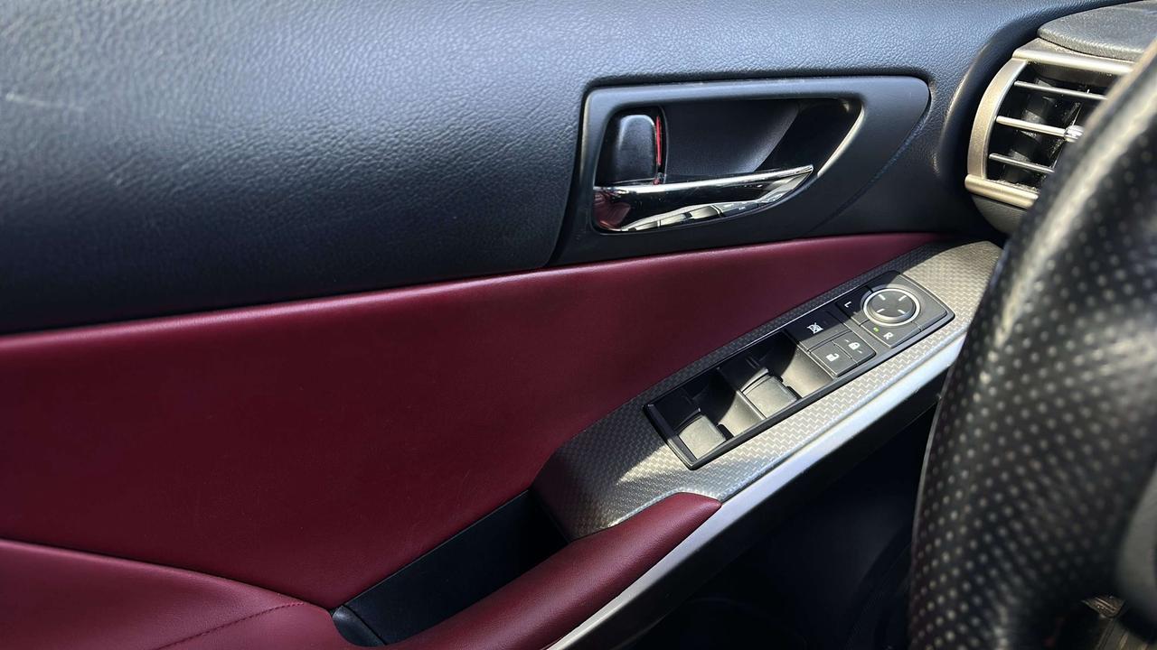 2016 Lexus IS 300 Photo