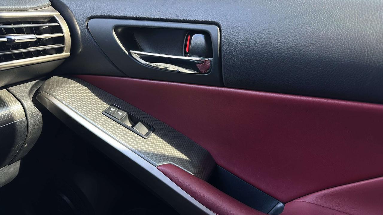 2016 Lexus IS 300 Photo