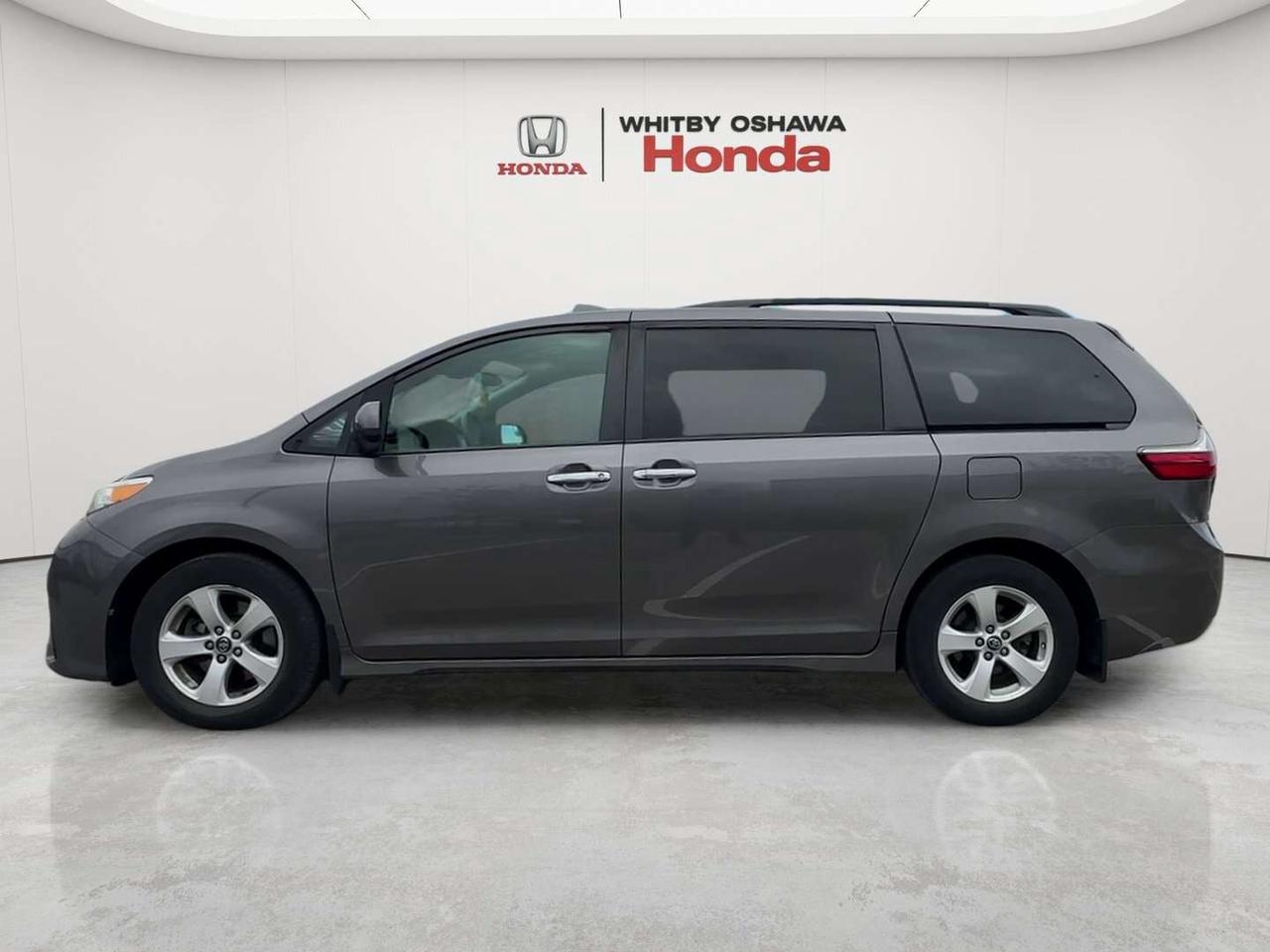 2019 Toyota Sienna BASE Photo2
