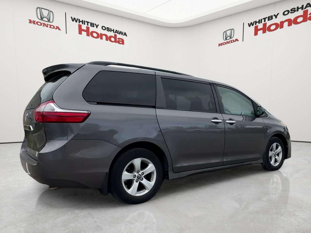 2019 Toyota Sienna BASE Photo