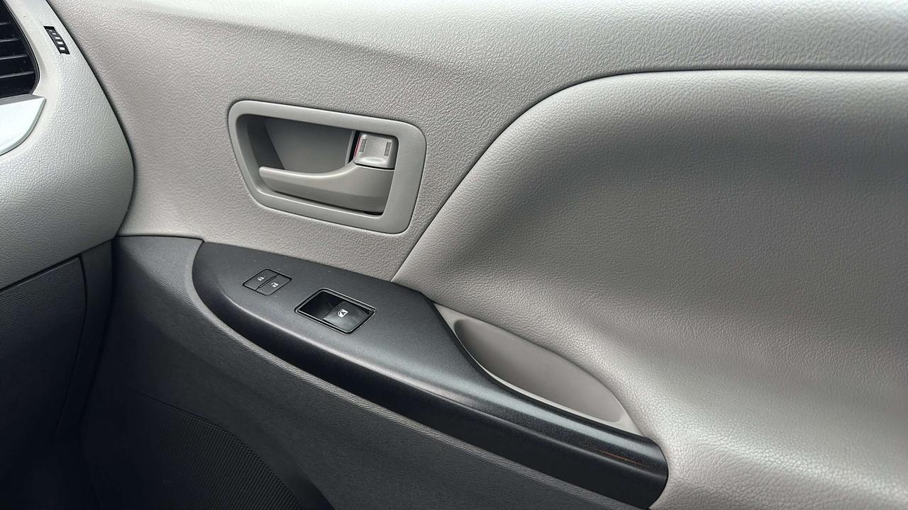 2019 Toyota Sienna BASE Photo