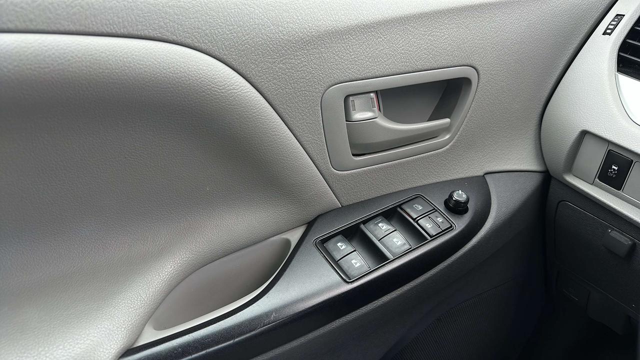 2019 Toyota Sienna BASE Photo