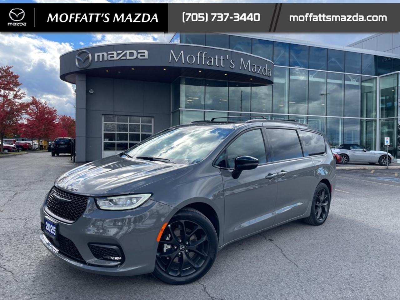 2025 Chrysler Pacifica Limited Photo1