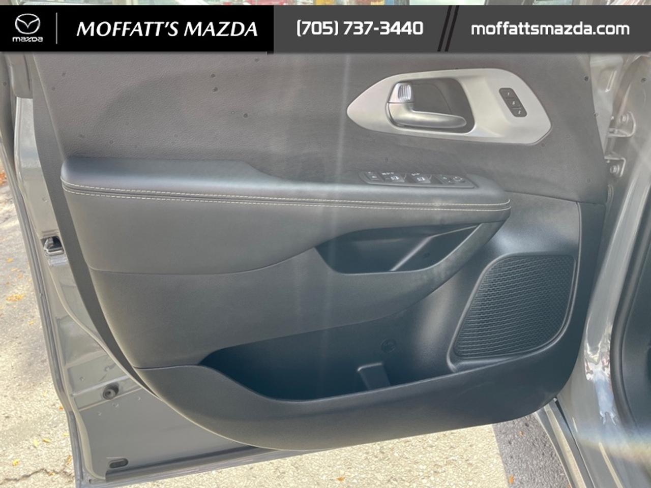 2025 Chrysler Pacifica Limited Photo