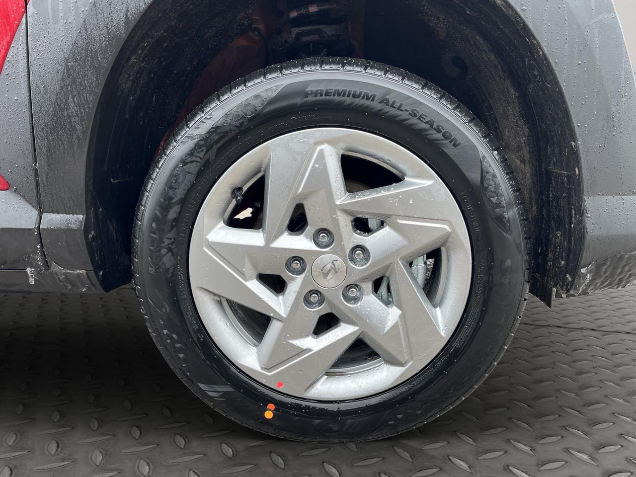 2027 Hyundai KONA Essential Photo5