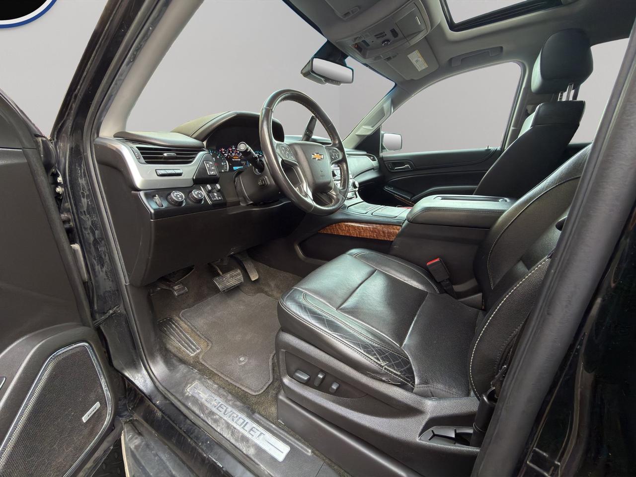 2017 Chevrolet Suburban Premier | Front Collison Warning | Adaptive Cruise Control | Lane Keep Assist | Blind Spot Monitor | Photo
