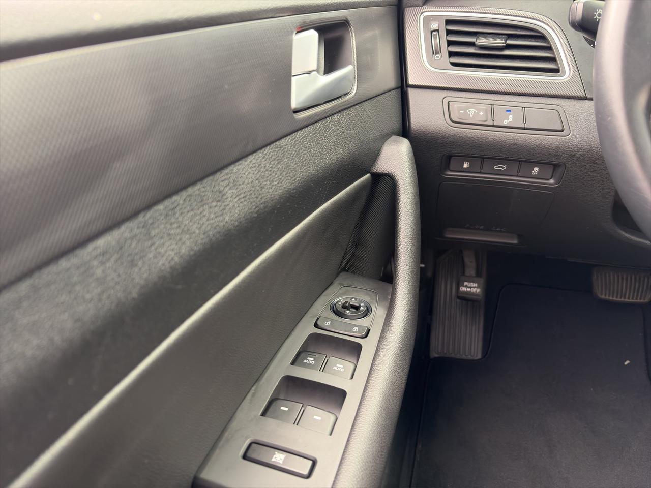2015 Hyundai Sonata 2.4L Sport | Blind Spot Monitor | Cross-Traffic Alert | Cruise Control |  Sunroof | Photo