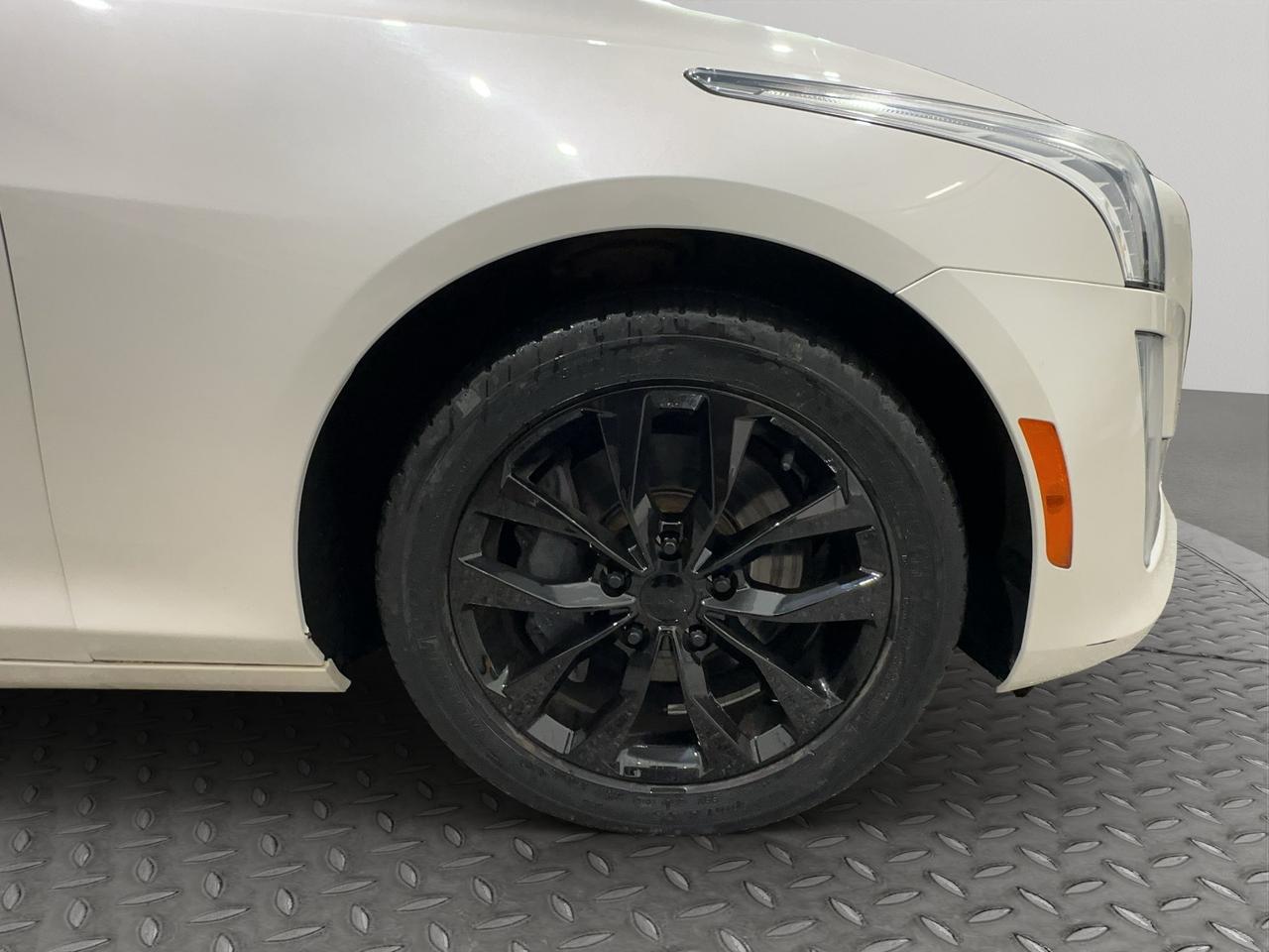 2014 Cadillac CTS Sedan Luxury AWD | Blind-Spot Monitor | Cross-Traffic Alert | Lane Departure Warning | Anti-Lock Brakes | Photo5