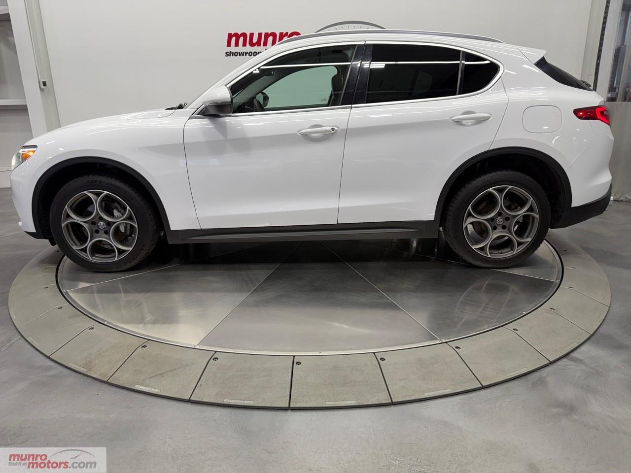 2018 Alfa Romeo Stelvio TI AWD Photo3
