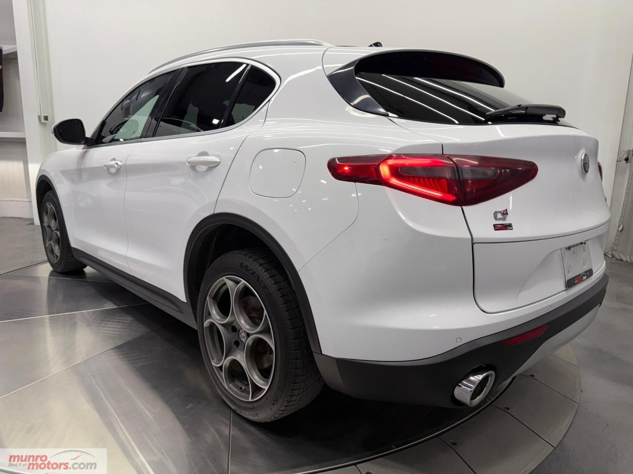 2018 Alfa Romeo Stelvio TI AWD Photo4