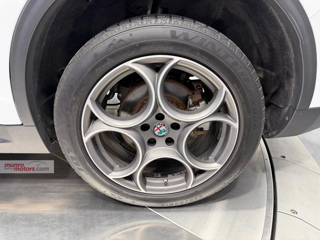 2018 Alfa Romeo Stelvio TI AWD Photo