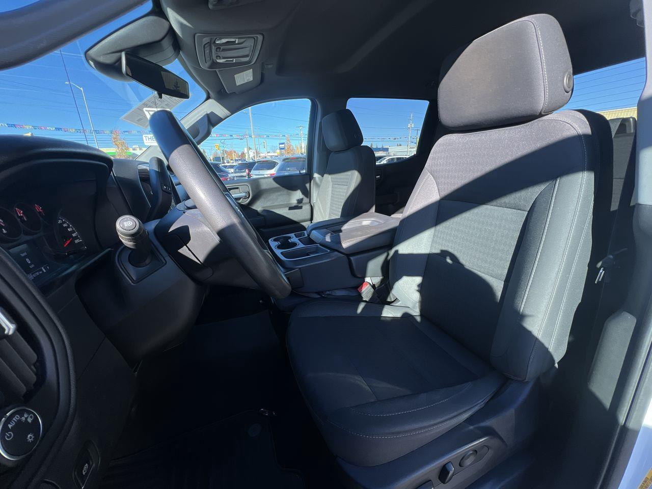 2022 Chevrolet Silverado 1500 Custom 4X4, SIRIUS XM, CRUISE CONTROL, BACK UP CAM!! Photo