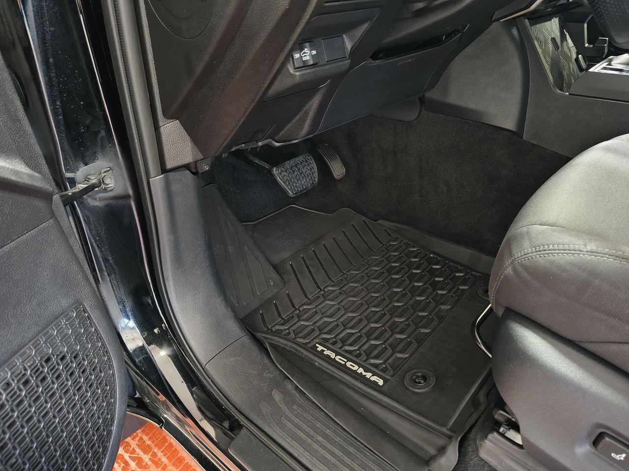 2024 Toyota Tacoma SR5 Photo0