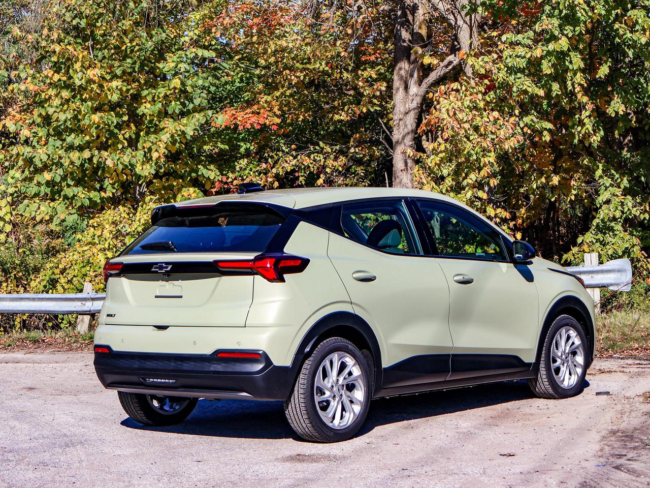 2027 Chevrolet Bolt LT Photo