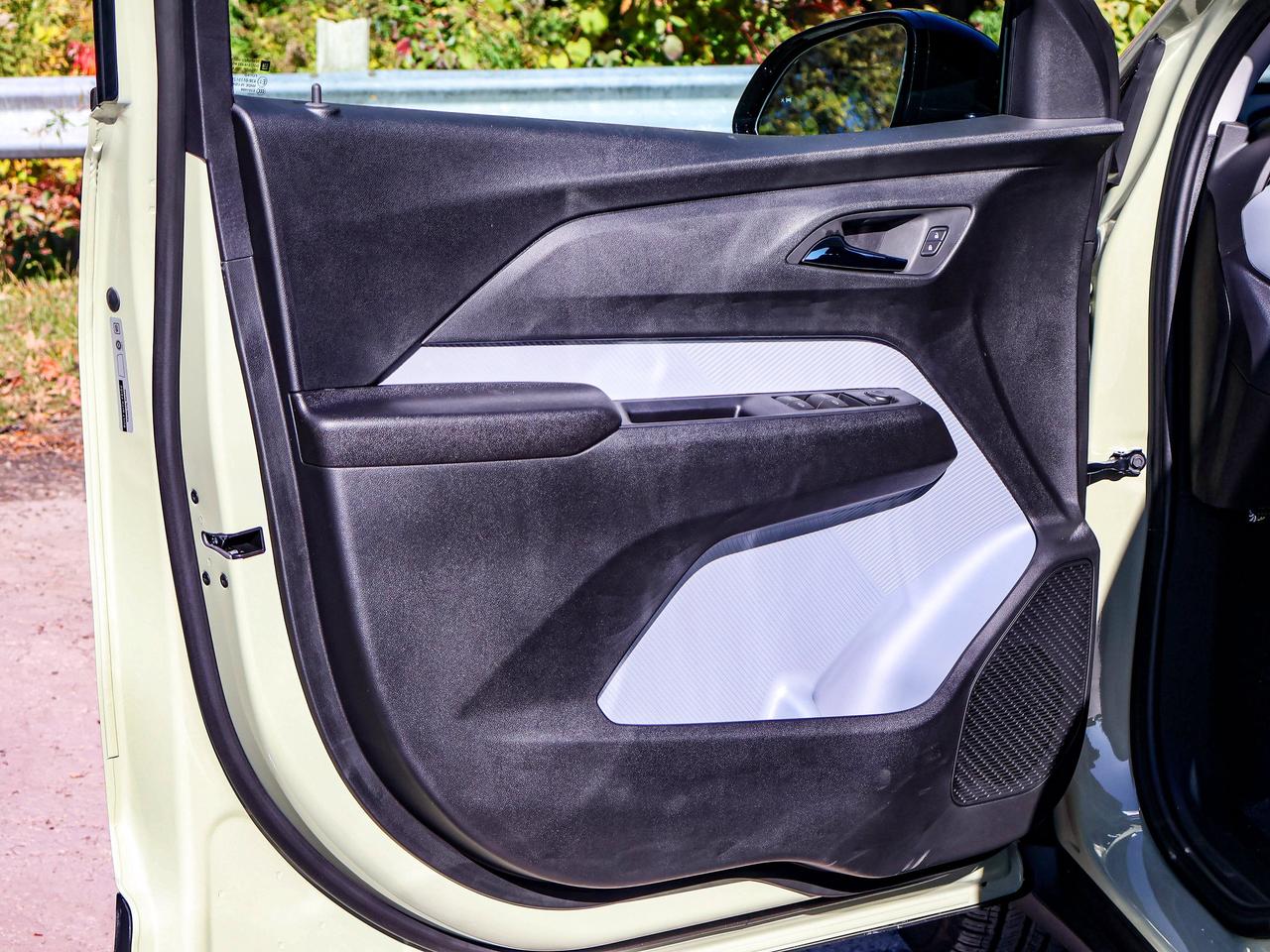 2027 Chevrolet Bolt LT Photo