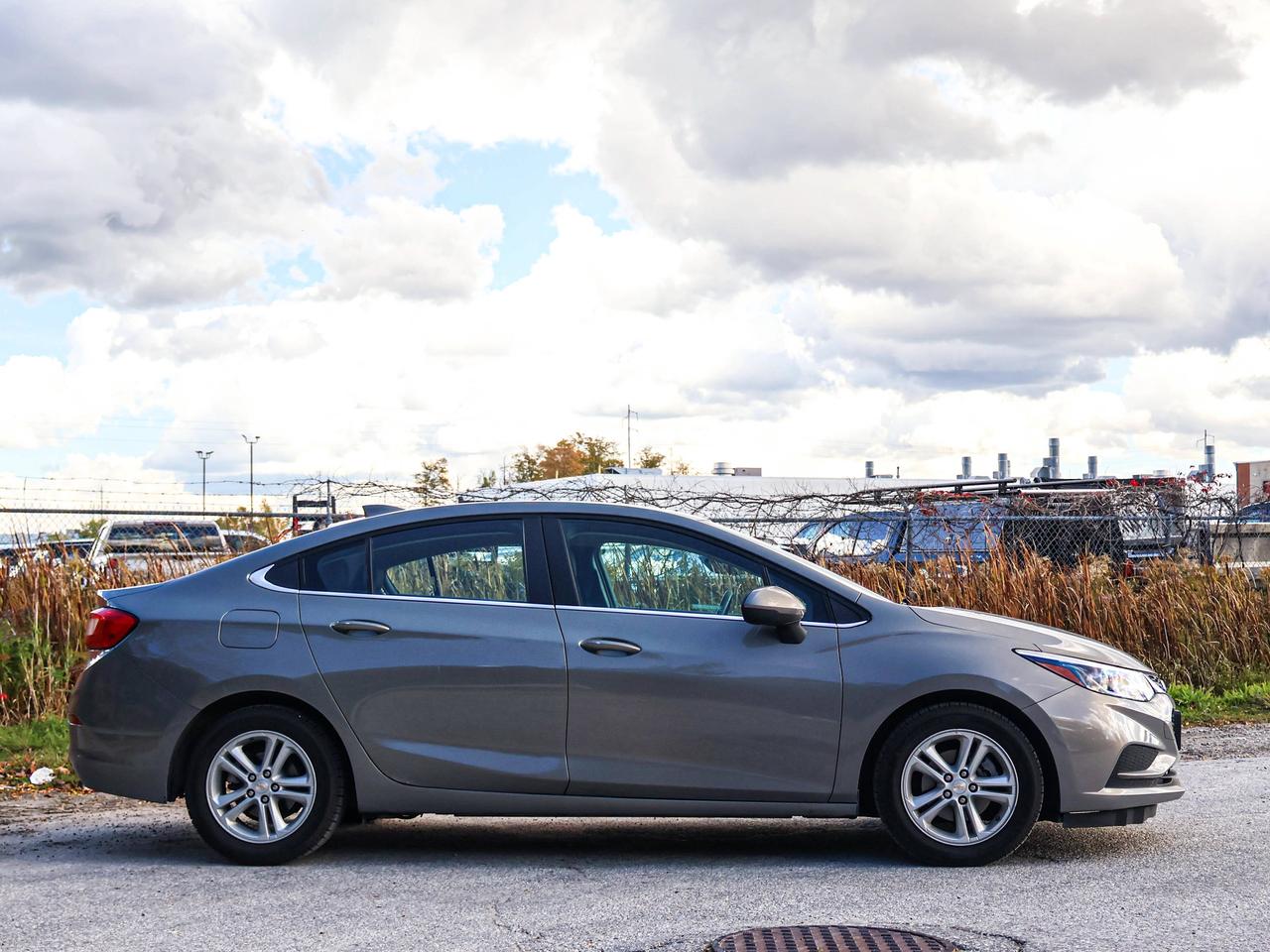 2018 Chevrolet Cruze LT Photo2