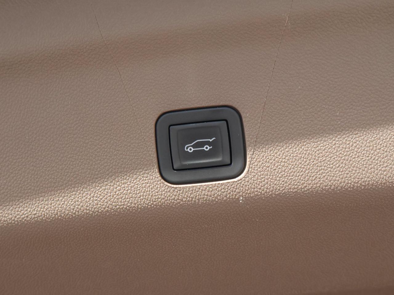2025 GMC Yukon Denali Photo