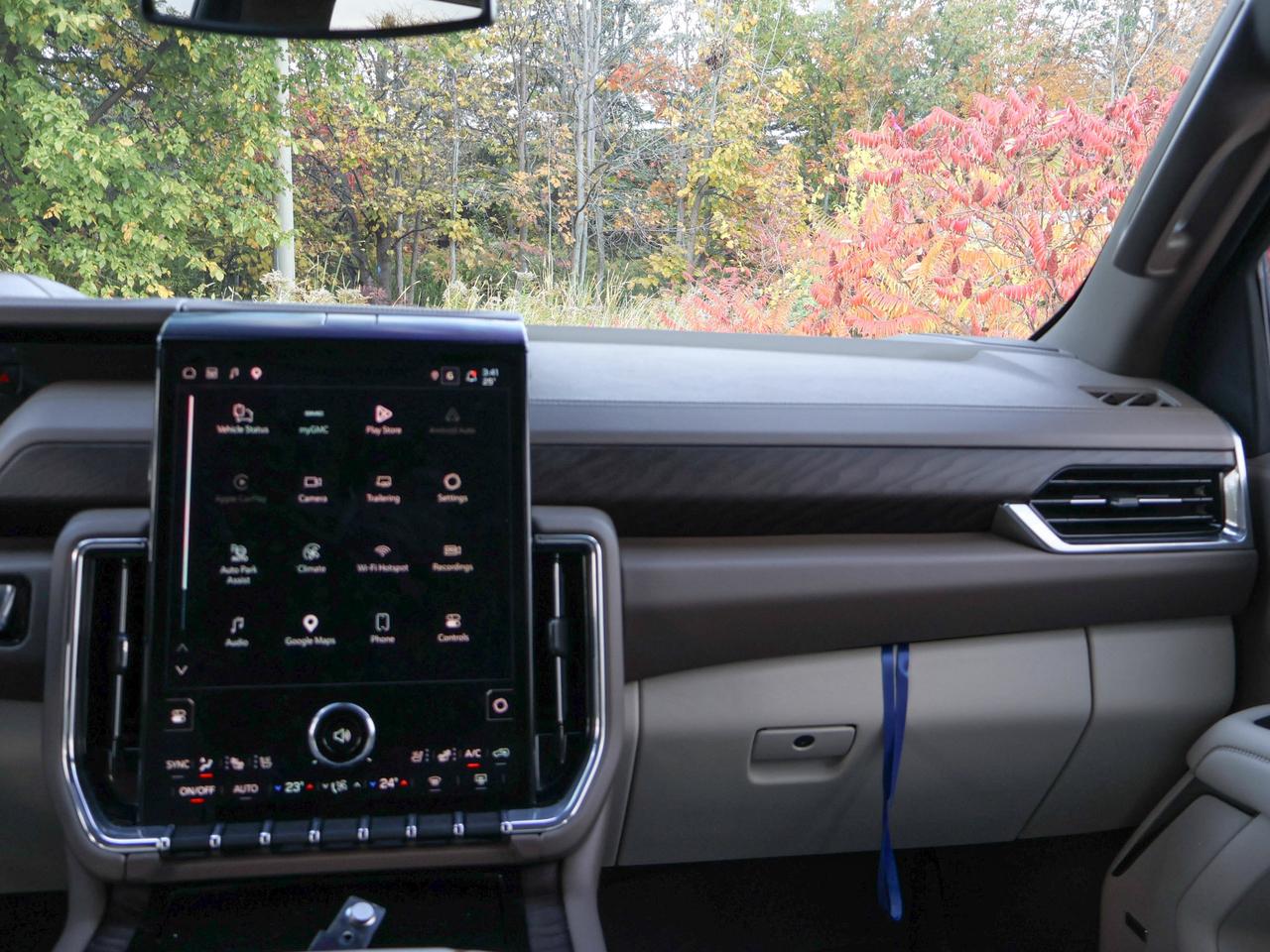 2025 GMC Yukon Denali Photo