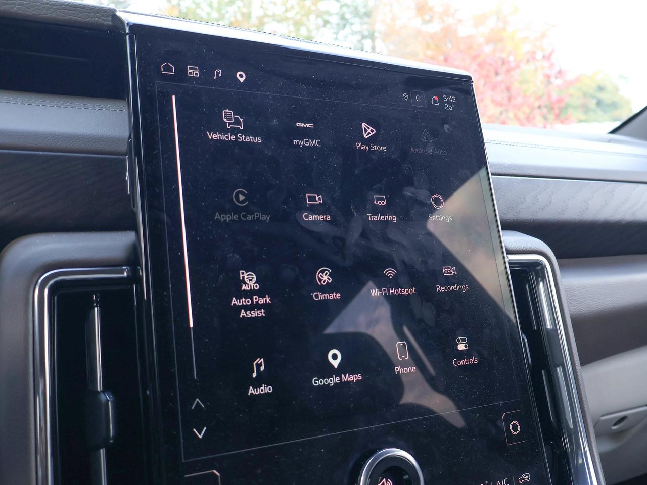 2025 GMC Yukon Denali Photo