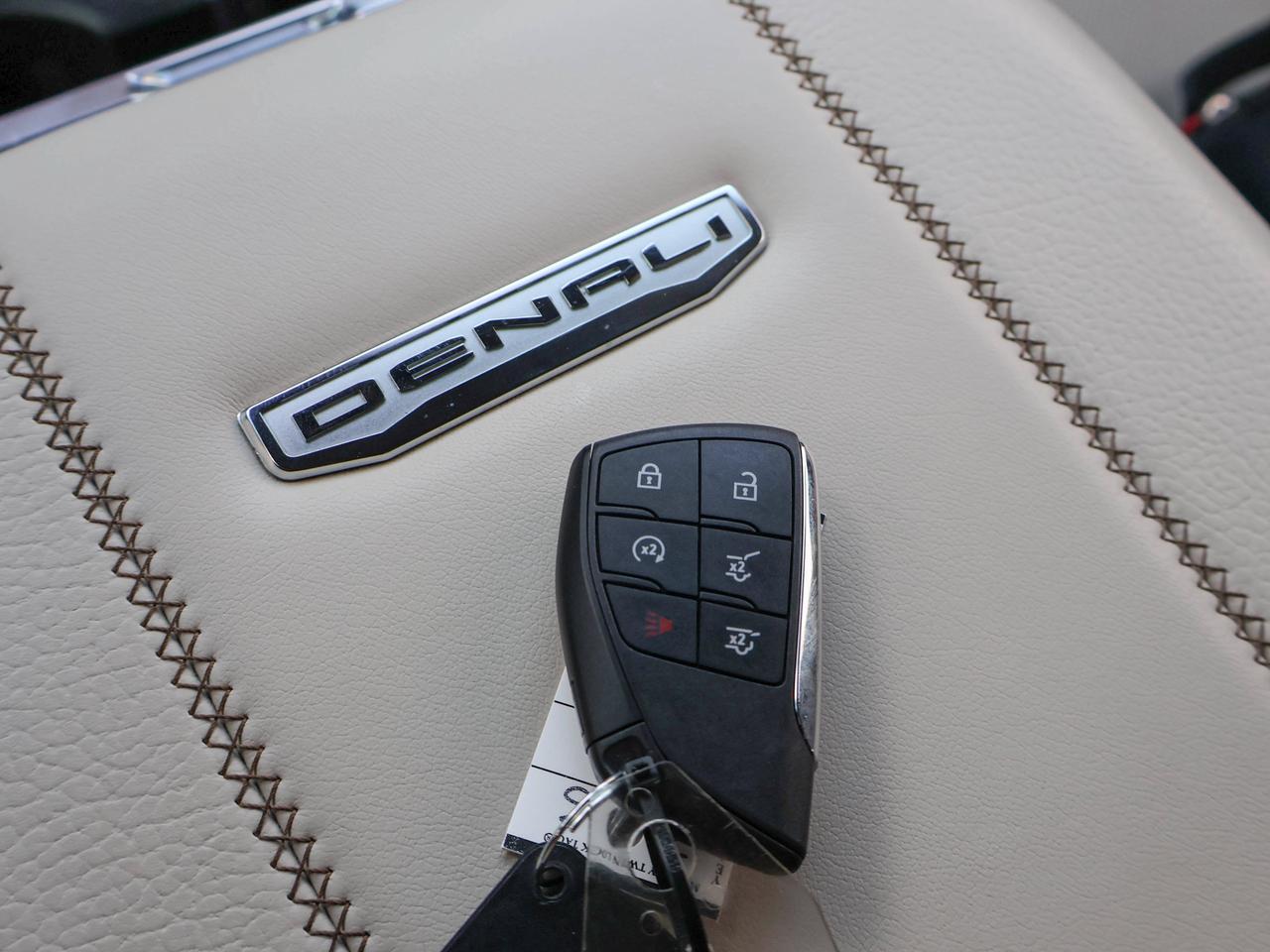 2025 GMC Yukon Denali Photo