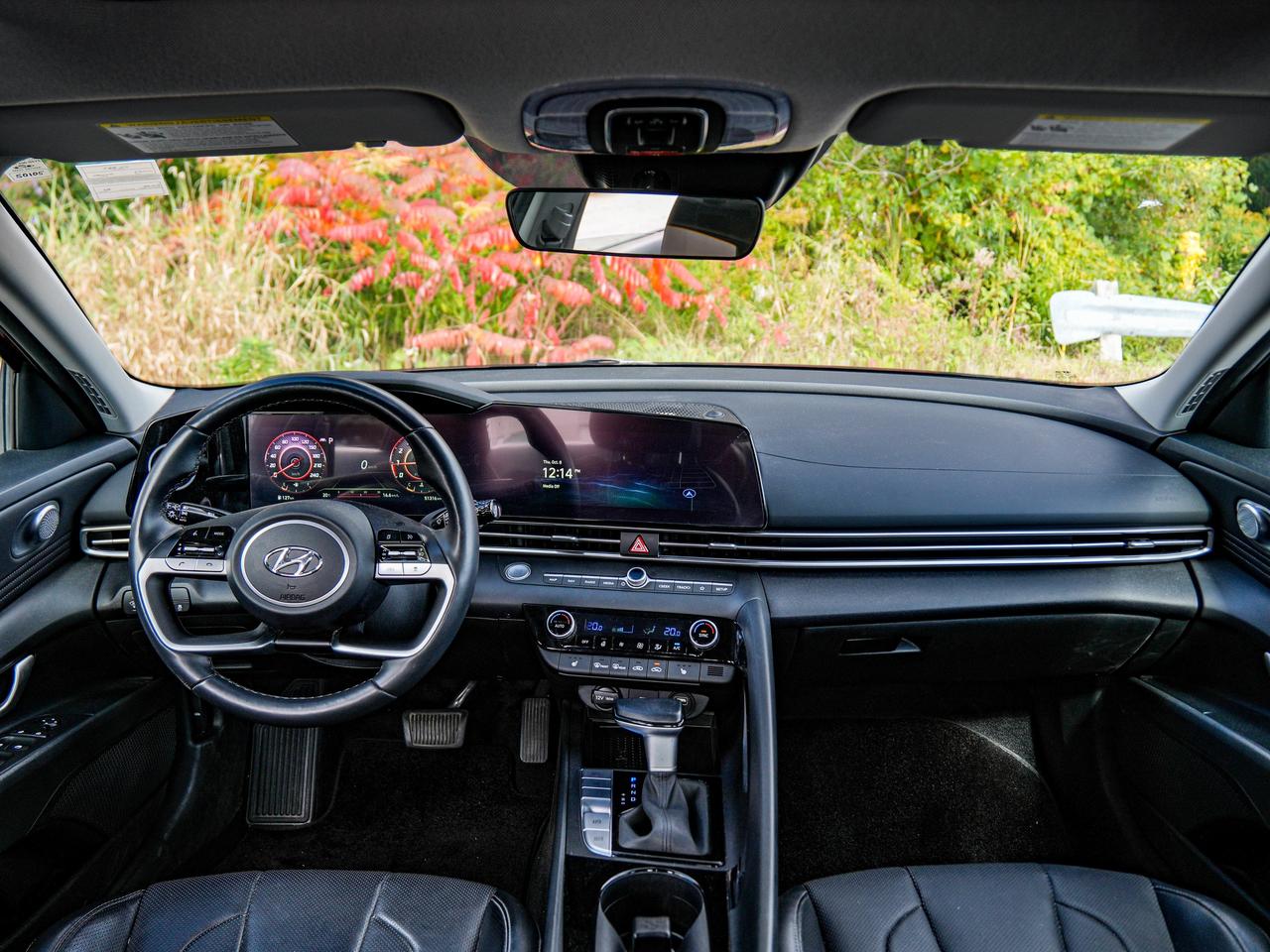 2023 Hyundai Elantra Luxury Photo