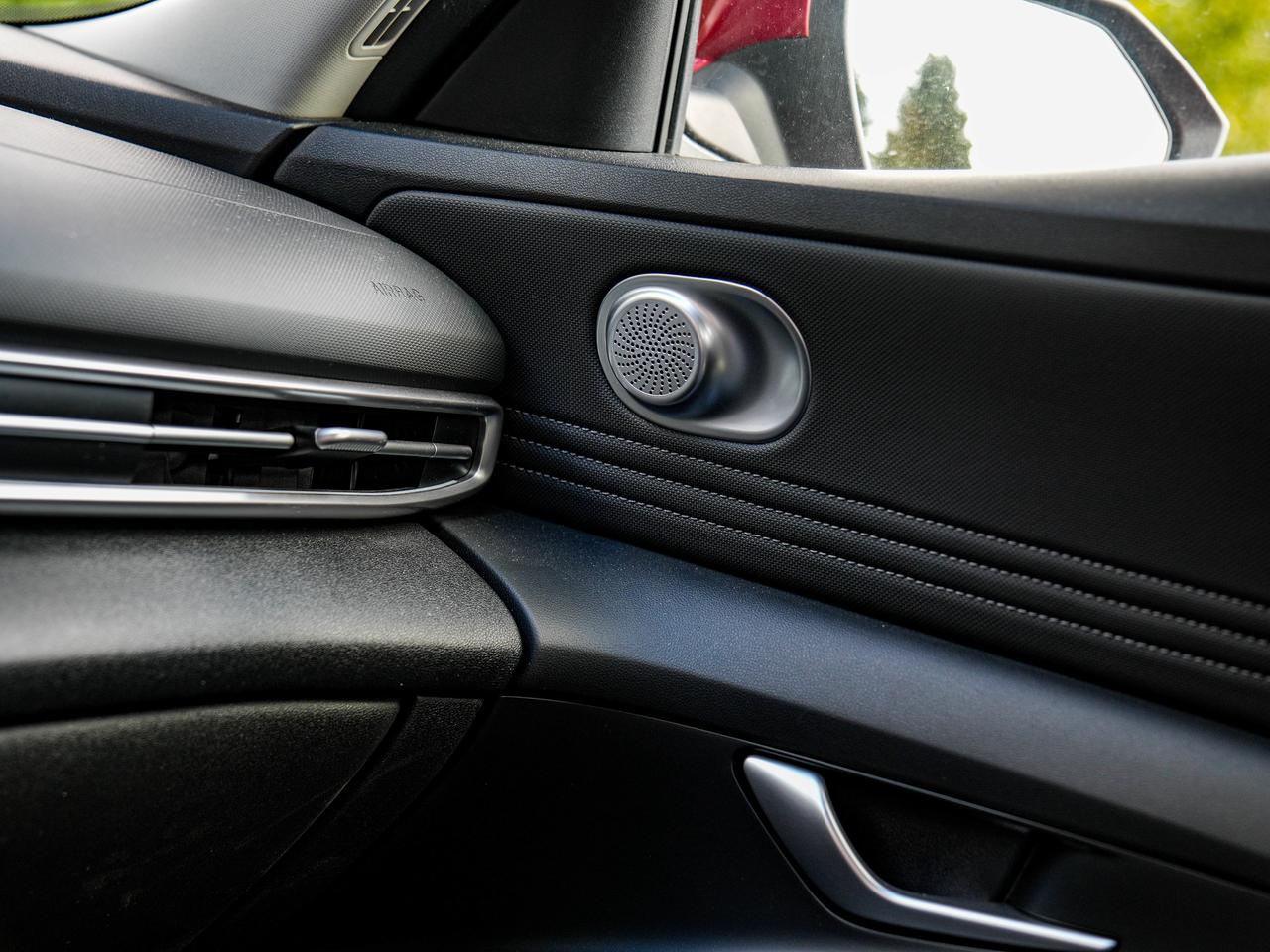 2023 Hyundai Elantra Luxury Photo