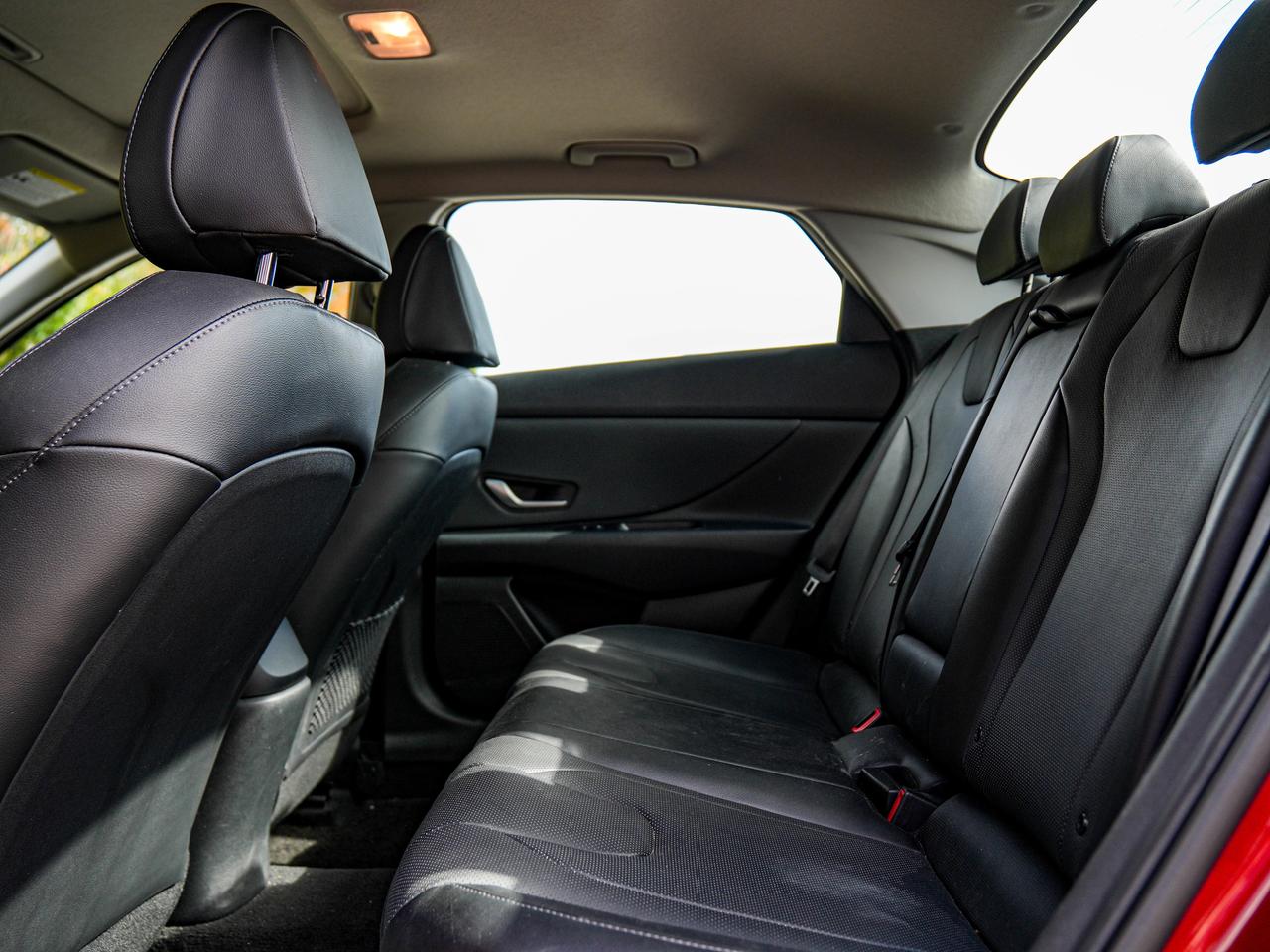 2023 Hyundai Elantra Luxury Photo