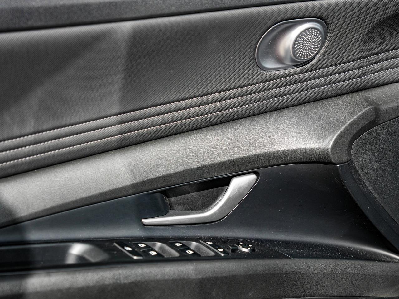 2023 Hyundai Elantra Luxury Photo