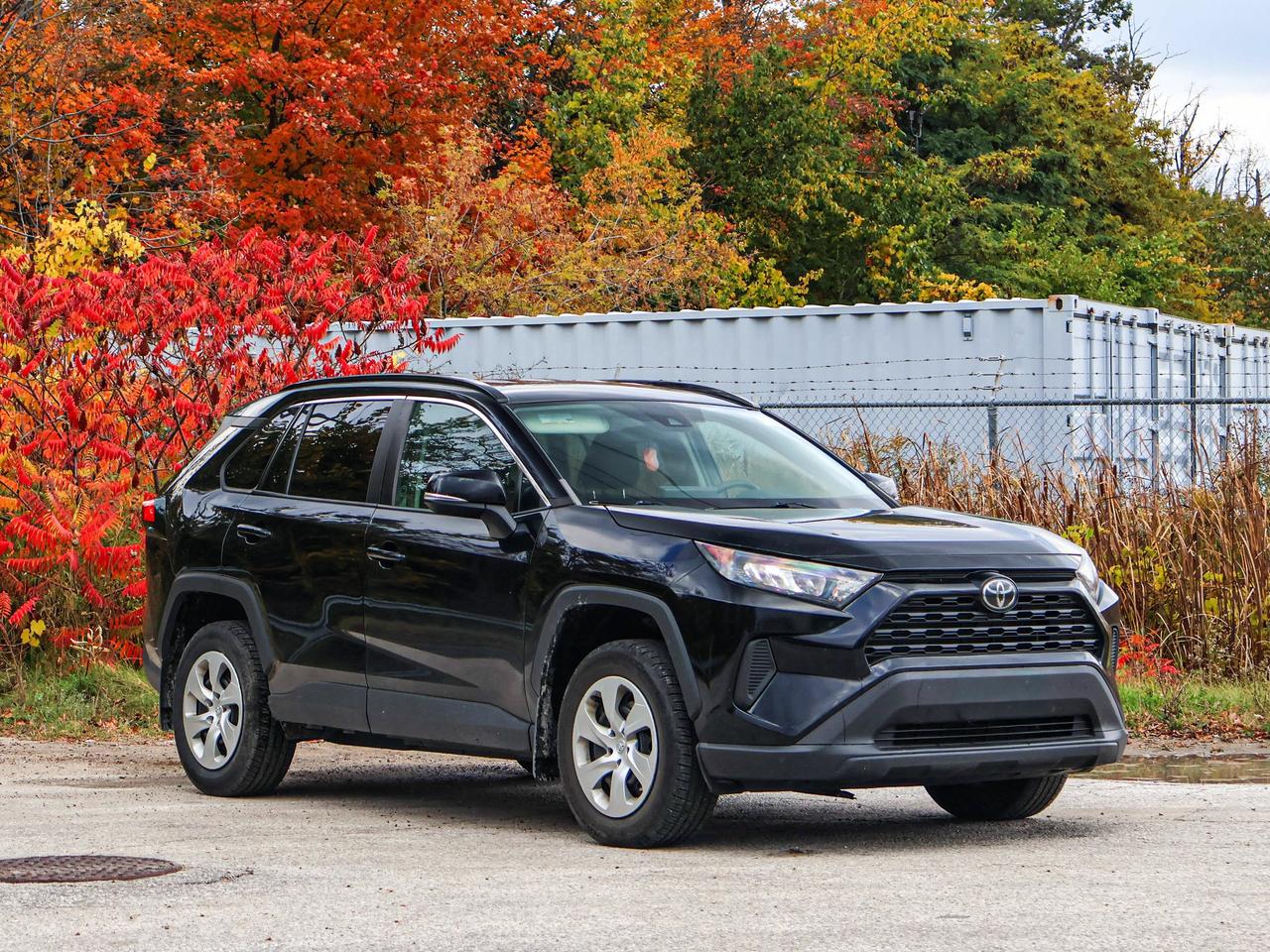 2020 Toyota RAV4 LE Photo3