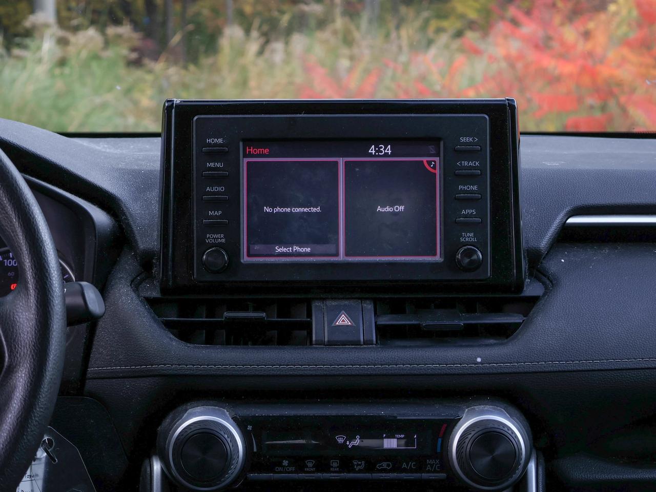 2020 Toyota RAV4 LE Photo