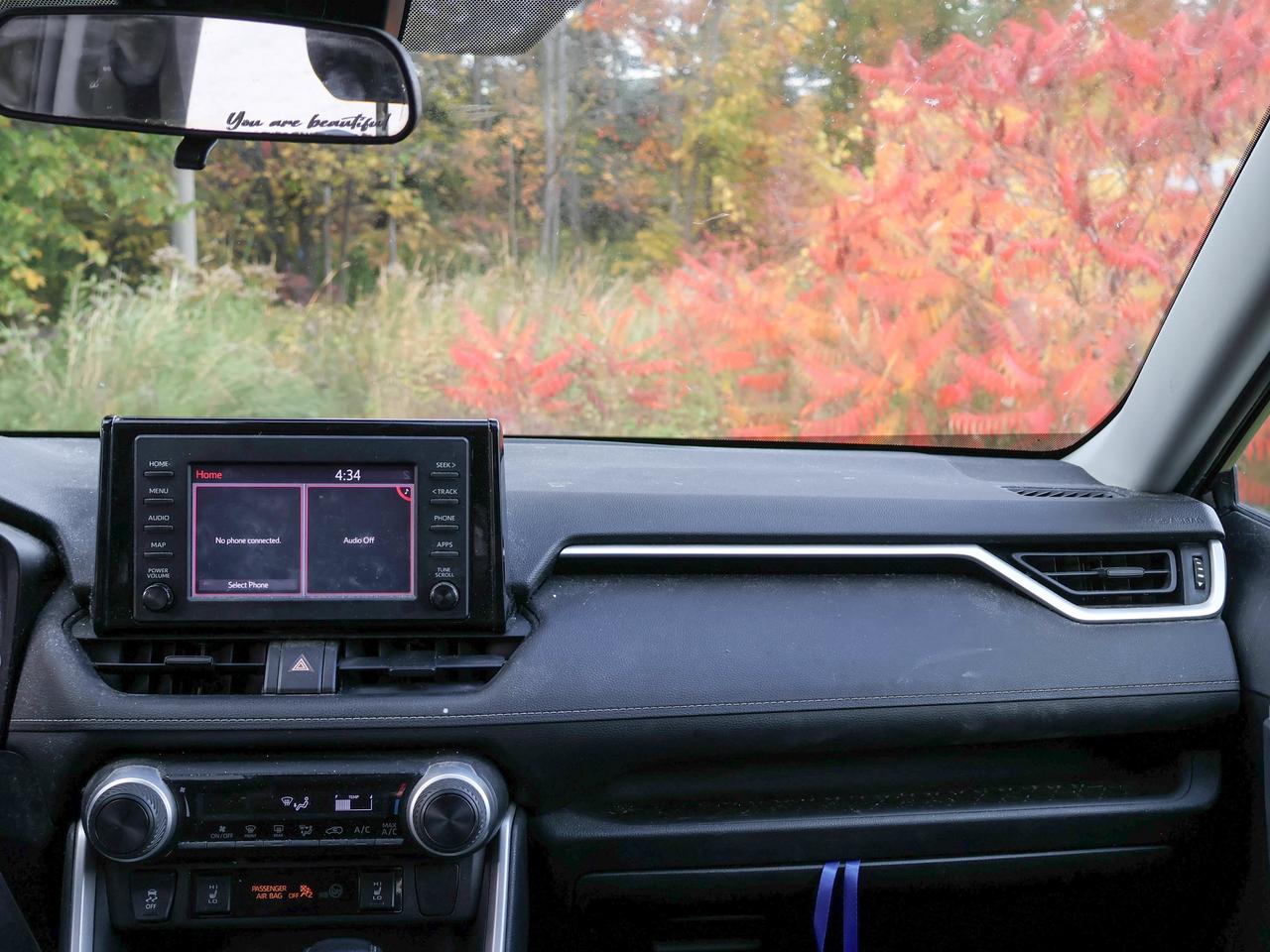 2020 Toyota RAV4 LE Photo