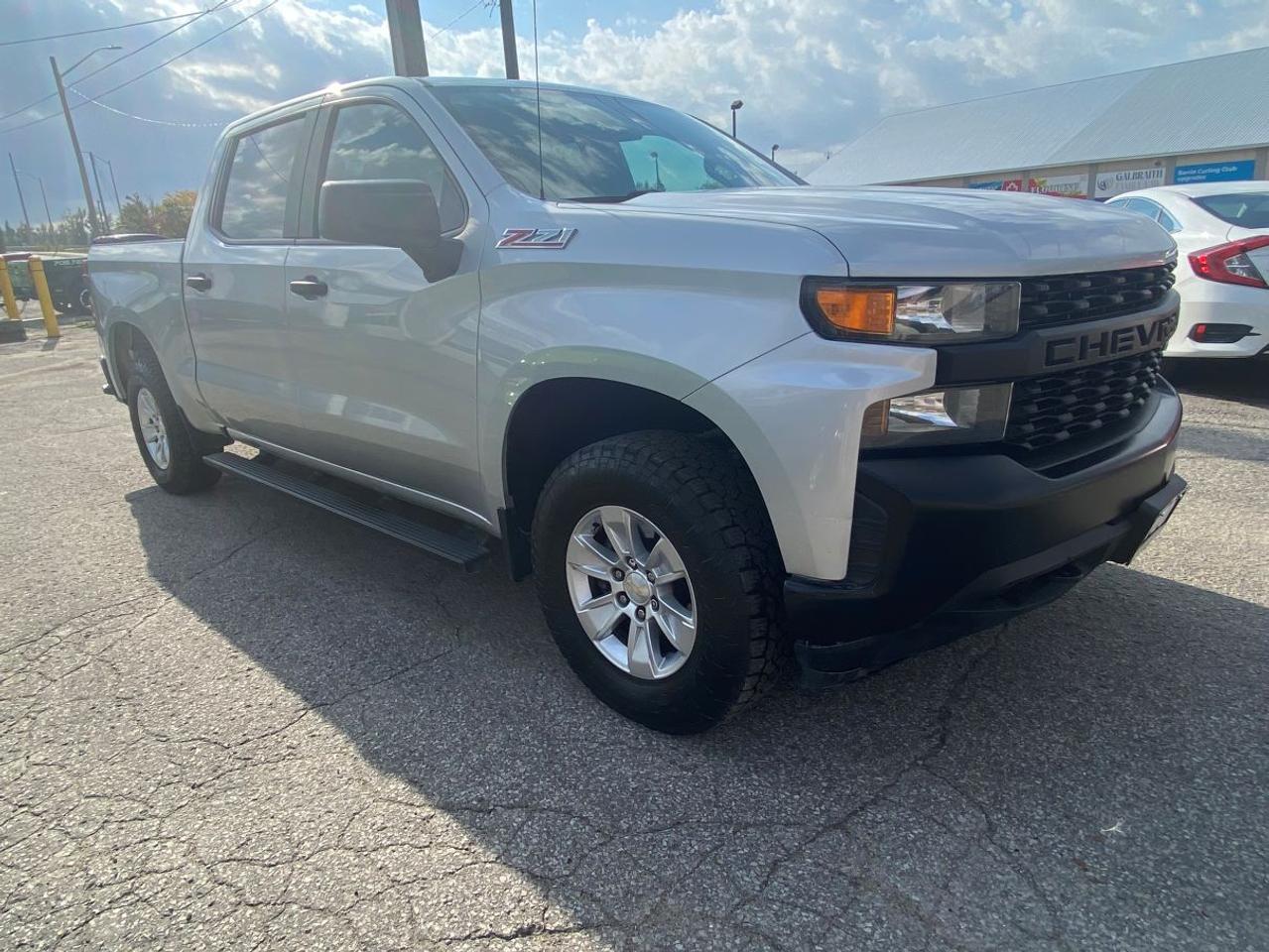 2020 Chevrolet Silverado 1500 Z71 PACKAGE CREW CAB/4X4!! Photo3