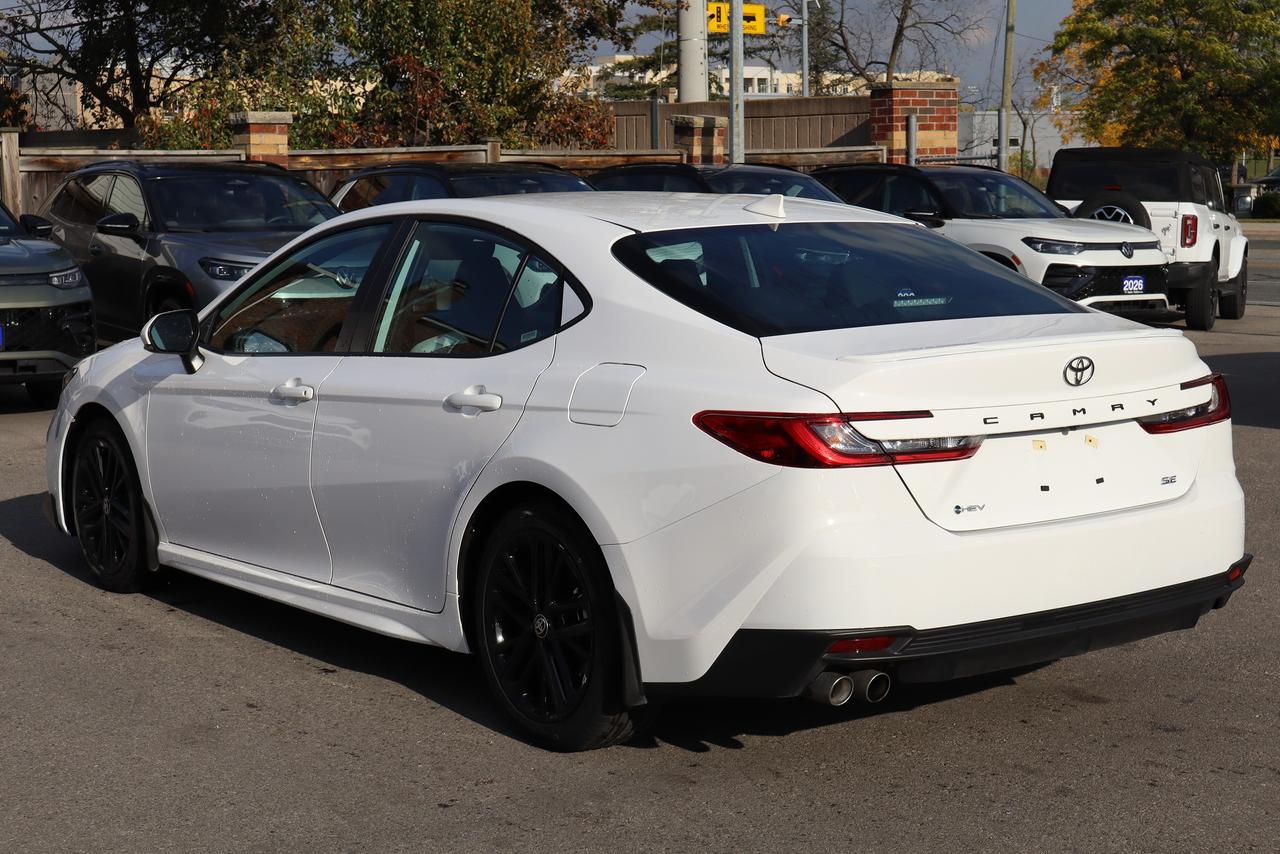 2026 Toyota Camry SE Hybrid Photo