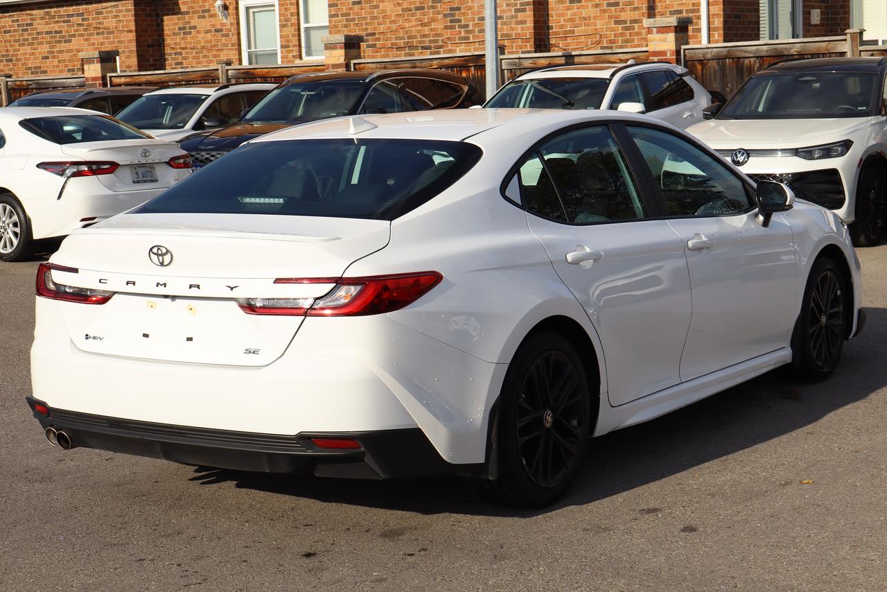 2026 Toyota Camry SE Hybrid Photo
