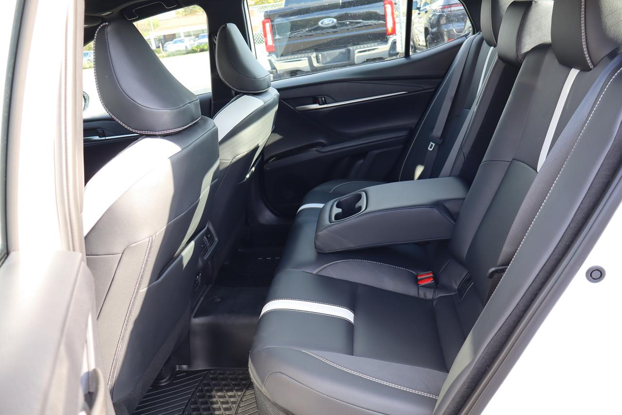 2026 Toyota Camry SE Hybrid Photo