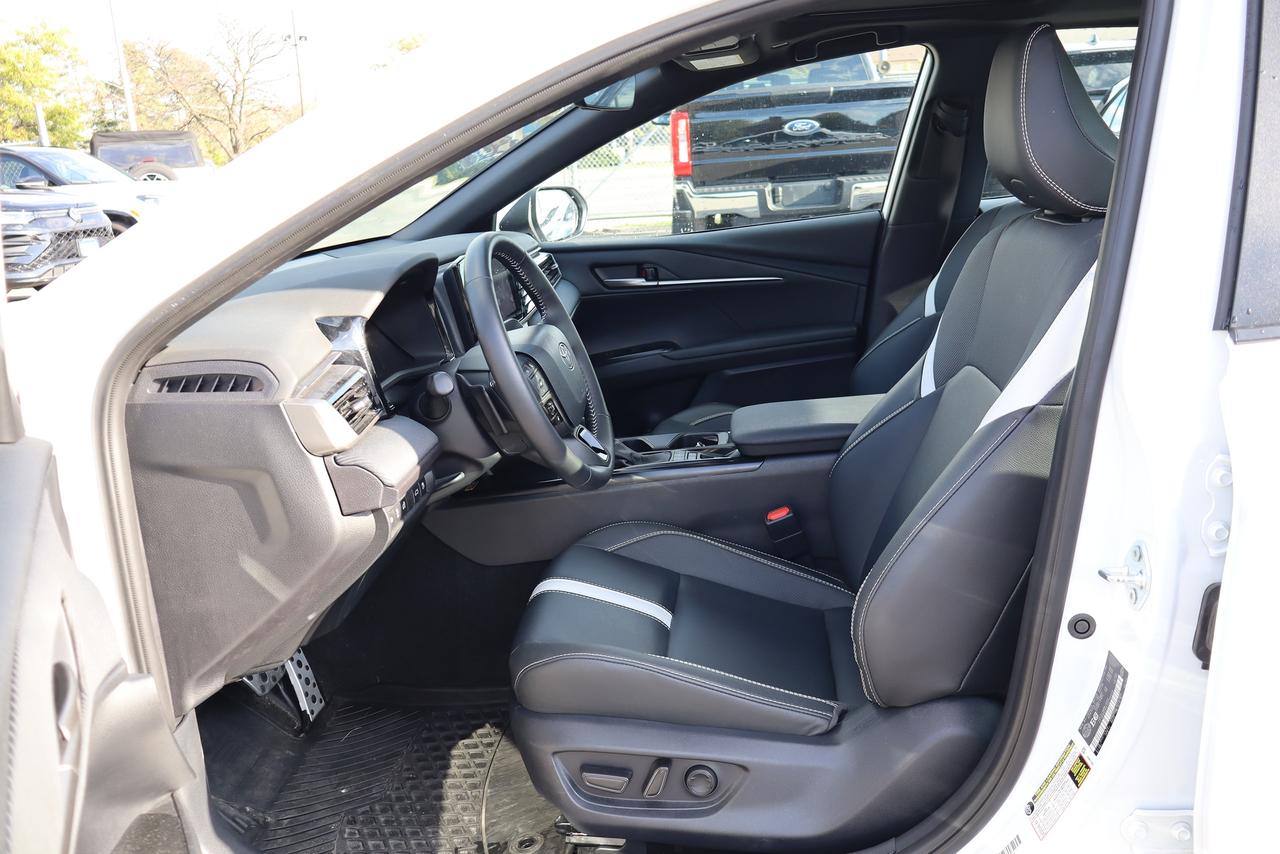 2026 Toyota Camry SE Hybrid Photo