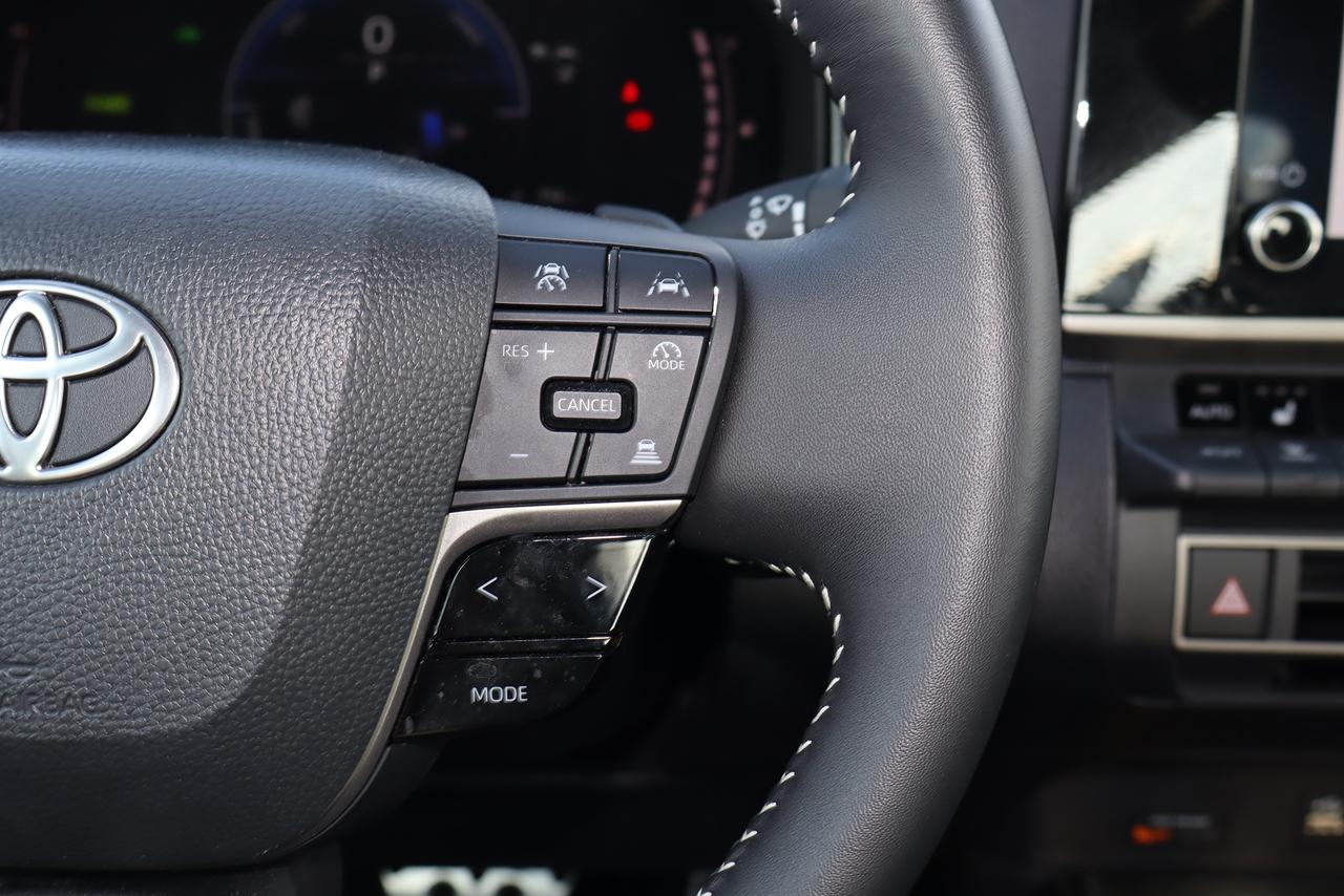 2026 Toyota Camry SE Hybrid Photo
