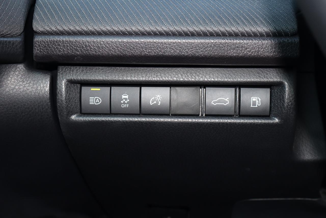 2026 Toyota Camry SE Hybrid Photo