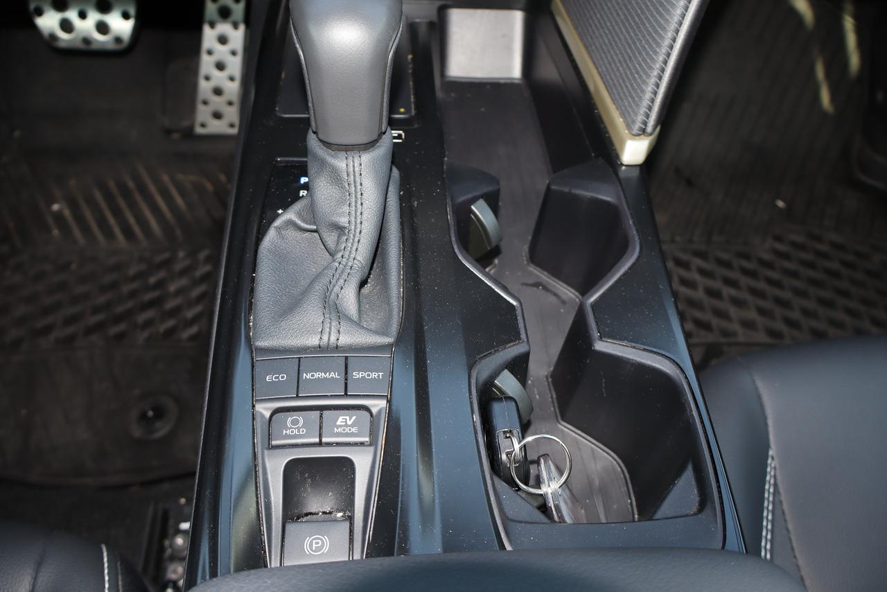 2026 Toyota Camry SE Hybrid Photo