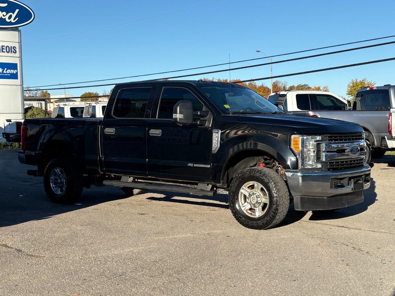 2017 Ford F-350 Super Duty SRW XLT 4WD CREW CAB 6.75' BOX Photo