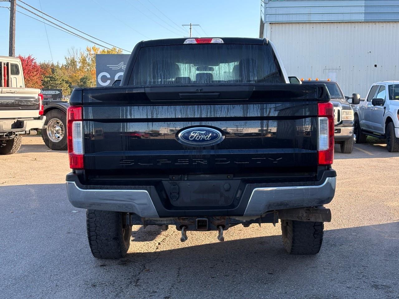 2017 Ford F-350 Super Duty SRW XLT 4WD CREW CAB 6.75' BOX Photo