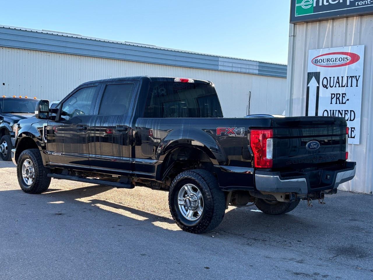 2017 Ford F-350 Super Duty SRW XLT 4WD CREW CAB 6.75' BOX Photo