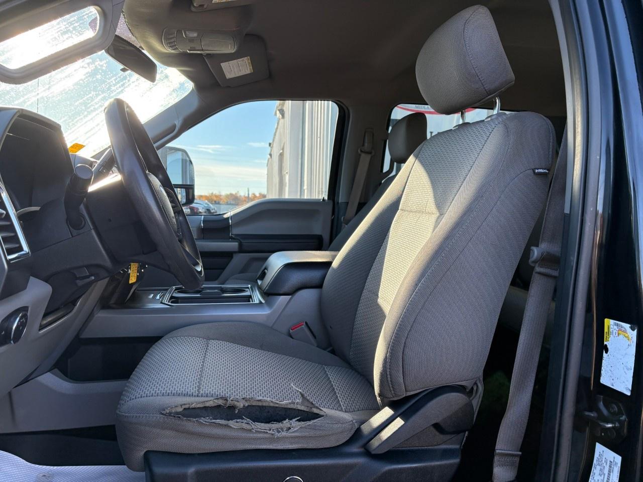 2017 Ford F-350 Super Duty SRW XLT 4WD CREW CAB 6.75' BOX Photo