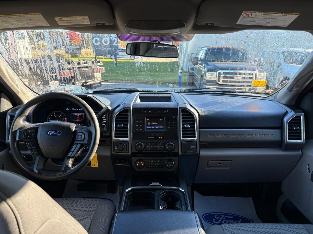 2017 Ford F-350 Super Duty SRW XLT 4WD CREW CAB 6.75' BOX Photo