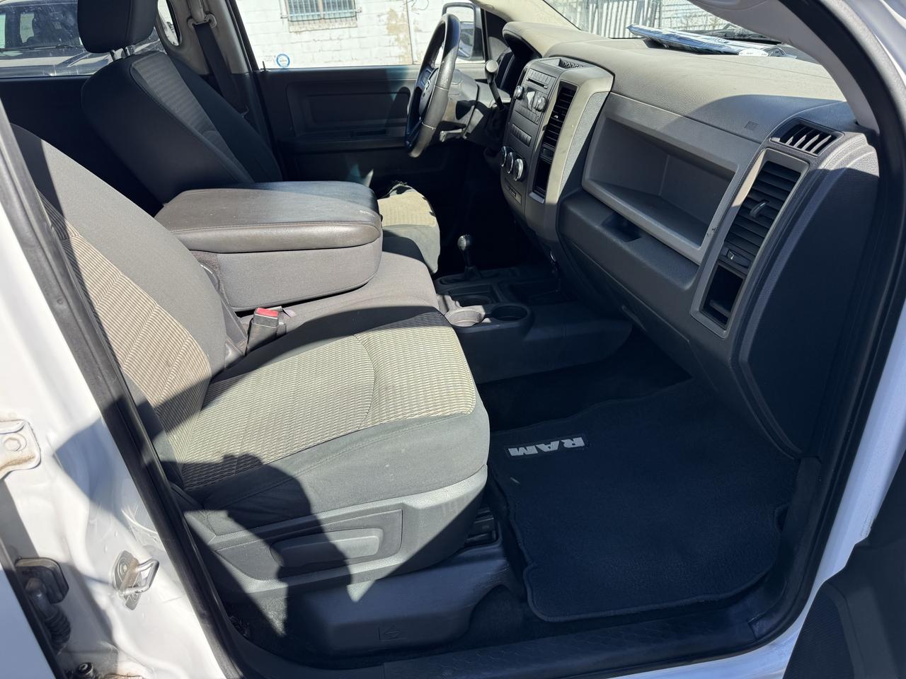 2011 RAM 2500 ST 4WD  CREW CAB Photo