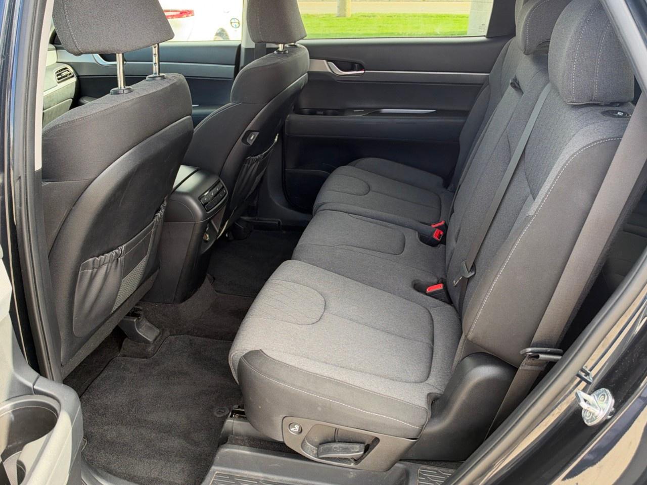 2022 Hyundai PALISADE Essential 8-Passenger AWD Photo4