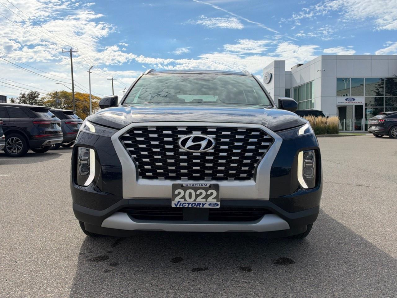2022 Hyundai PALISADE Essential 8-Passenger AWD Photo1