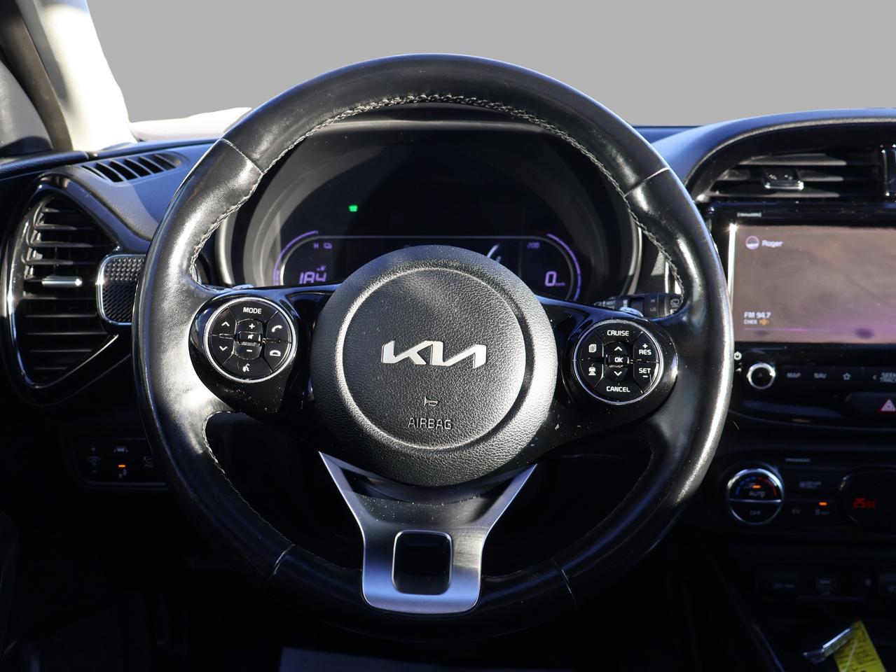 2022 Kia Soul EV LIMITED *ACCIDENT FREE* CAMERA NAV BLUETOOTH LEATHER HEATED SEATS SUNROOF CRUISE ALLOYS Photo