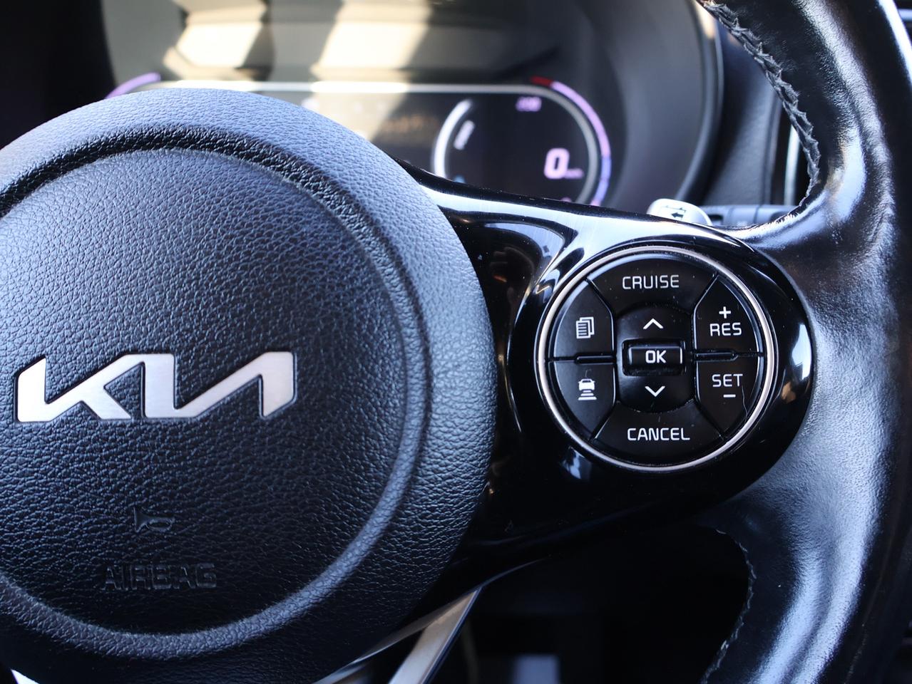 2022 Kia Soul EV LIMITED *ACCIDENT FREE* CAMERA NAV BLUETOOTH LEATHER HEATED SEATS SUNROOF CRUISE ALLOYS Photo